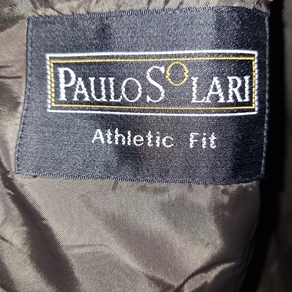 Paulo SoLari mens 100% wool suit. The jacket is a 44R, pants are 36x32